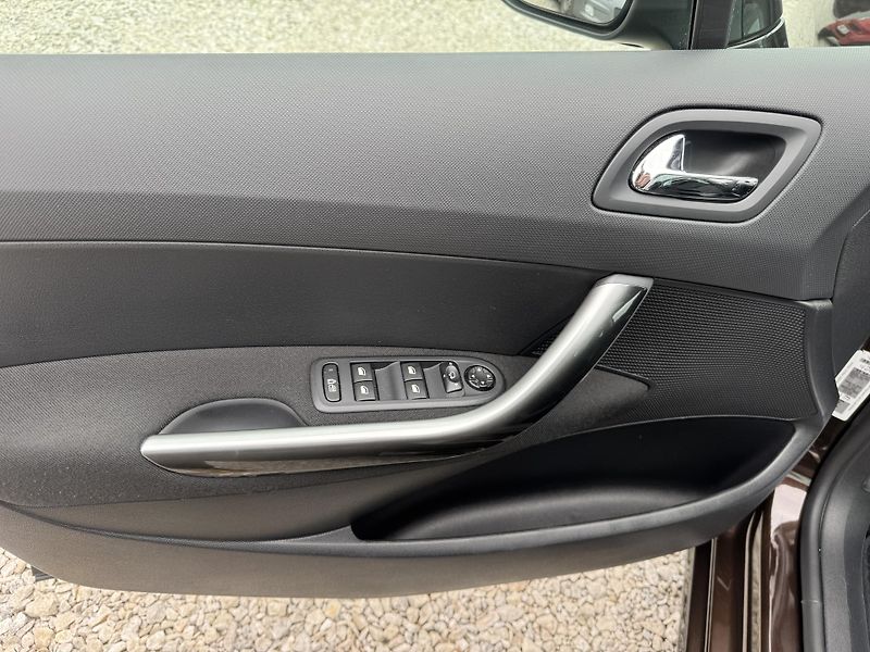 Peugeot 308 1.6-16V,SW,rezervace - fotka 18 z 54