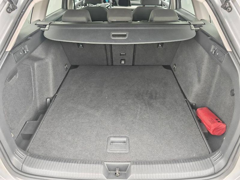 Volkswagen Golf Life 7DSG 1,5 eTSI - fotka 22 z 22