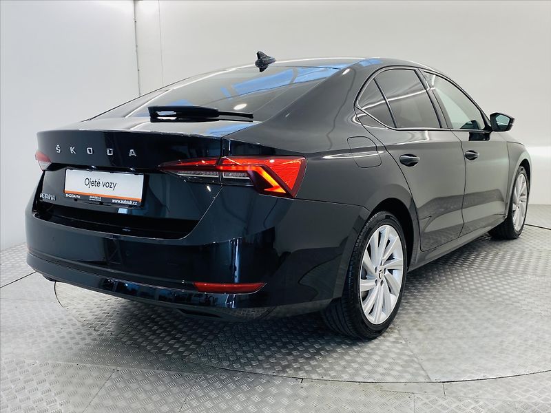 Škoda Octavia 1,5 TSI 110kW Ambition Plus - fotka 2 z 24