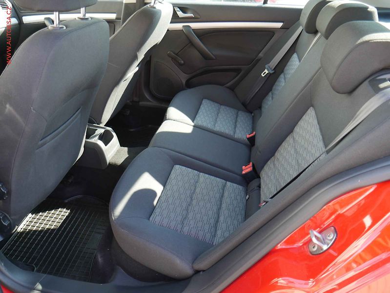 Škoda Octavia (2010) 1.6TDI, ČR, Ambiente - fotka 10 z 13