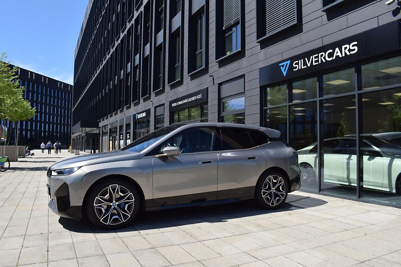 BMW iX (2024) iX40xD/pano/360 - fotka 2 z 46