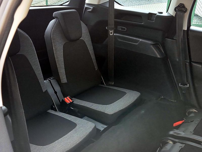 Citroën Grand C4 Picasso 1,5 bHDi 7m SERVISNÍ KNÍŽKA - fotka 22 z 52