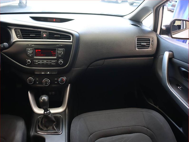 Kia Ceed (2016) 1.4 MPI, Serv.kniha - fotka 8 z 14