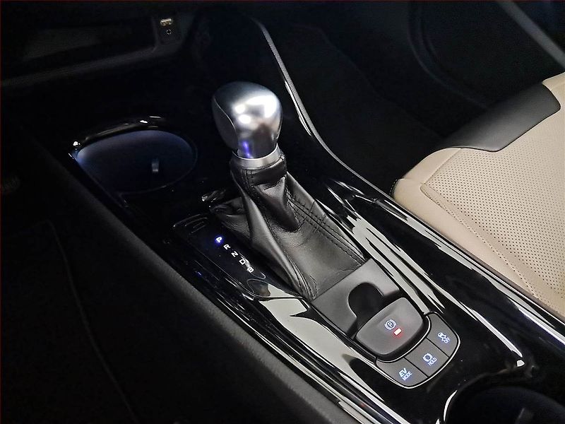 Toyota C-HR (2018) Selection 1.8 Hybrid, Automat - fotka 13 z 19