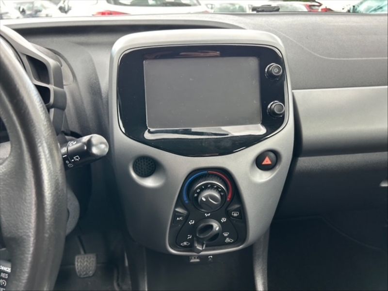 Toyota Aygo 1,0 VVTi x-play - fotka 10 z 11