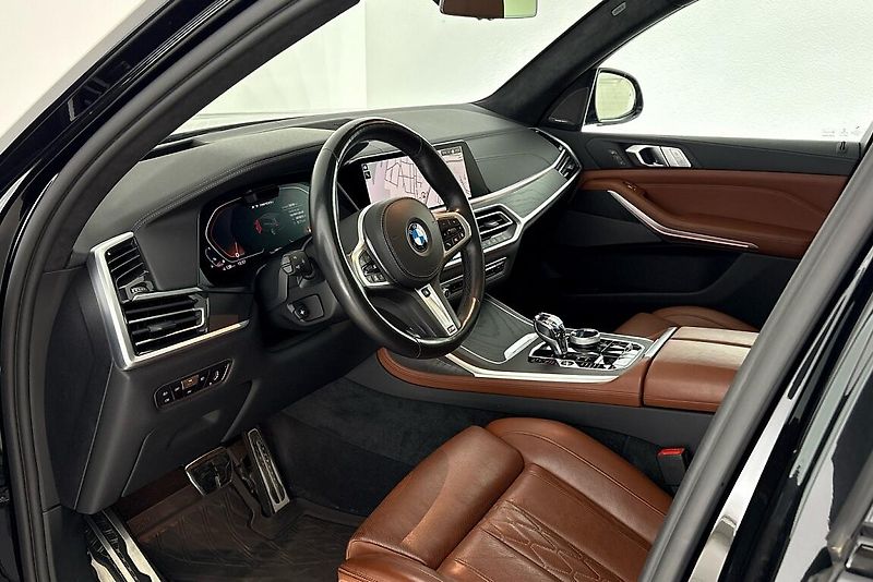 BMW X7 M50i - fotka 7 z 31