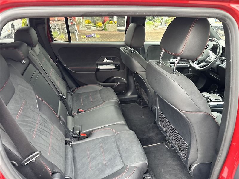 Mercedes-Benz GLB 2,0   AMG 35 - fotka 6 z 15