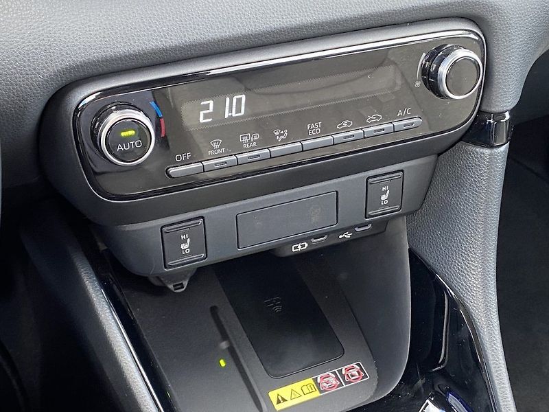 Toyota Yaris 1.5HEV, ČR, Style, DPH - fotka 14 z 16