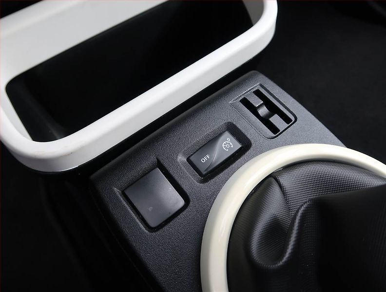 Renault Twingo (2015) 1.0 SCe, Tempomat - fotka 18 z 18
