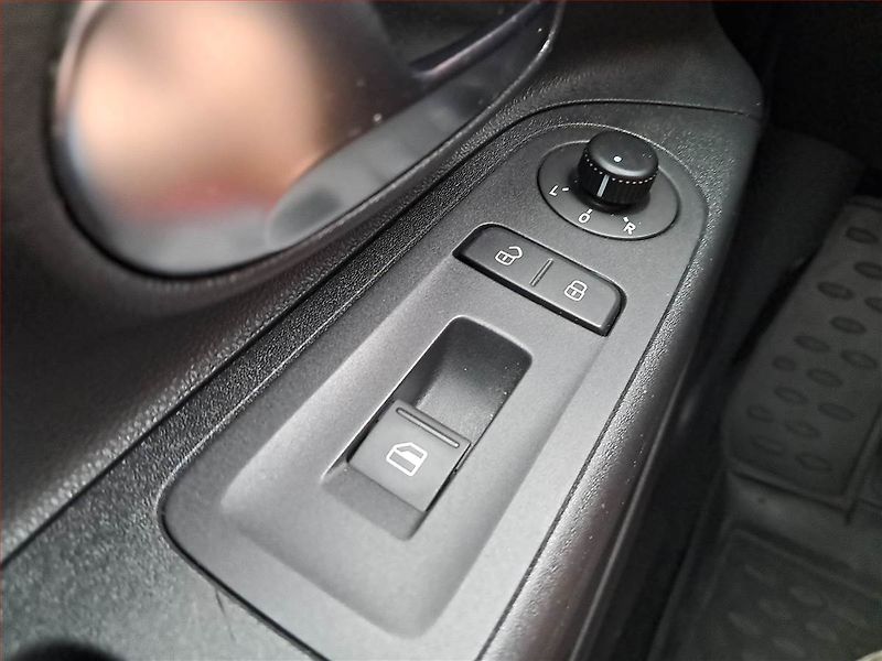 Volkswagen up! (2014) 1.0 MPI, Serv.kniha, Navi - fotka 16 z 17