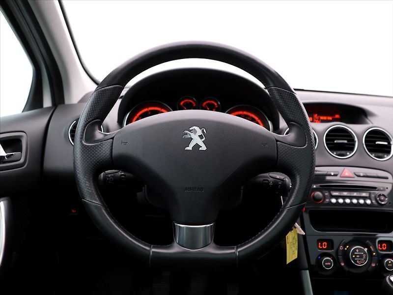 Peugeot 308 1,6 16V 88kW CZ Serv.Kniha - fotka 16 z 33