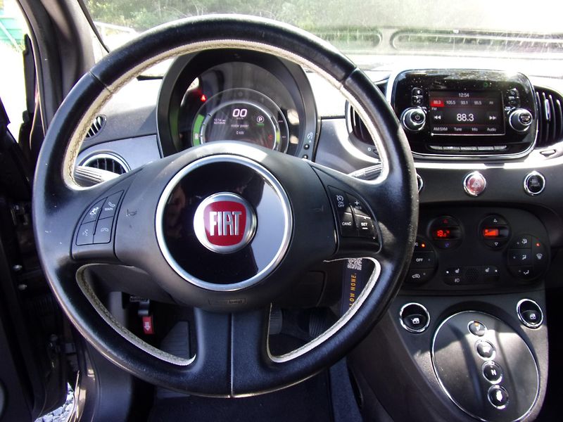 Fiat 500e (2016) 24kWh AUTOMAT DOVOZ USA - fotka 12 z 18