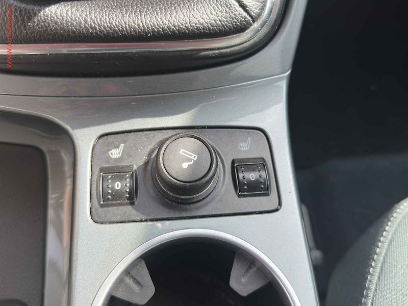 Ford C-MAX (2012) 2.0TDCi, AC, kamera - fotka 17 z 20