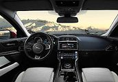 Jaguar XE.