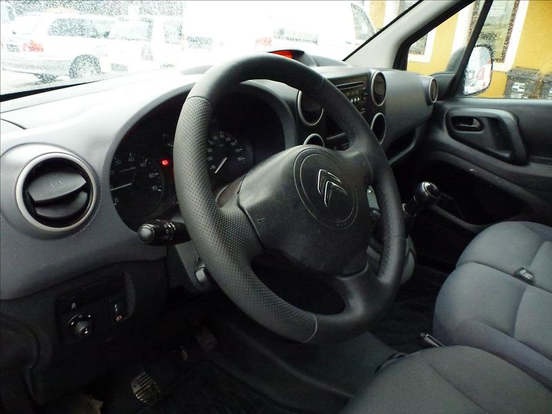 Citroën Berlingo 1,6 HDI 3míst Tažné,Klima,Temp - fotka 16 z 49