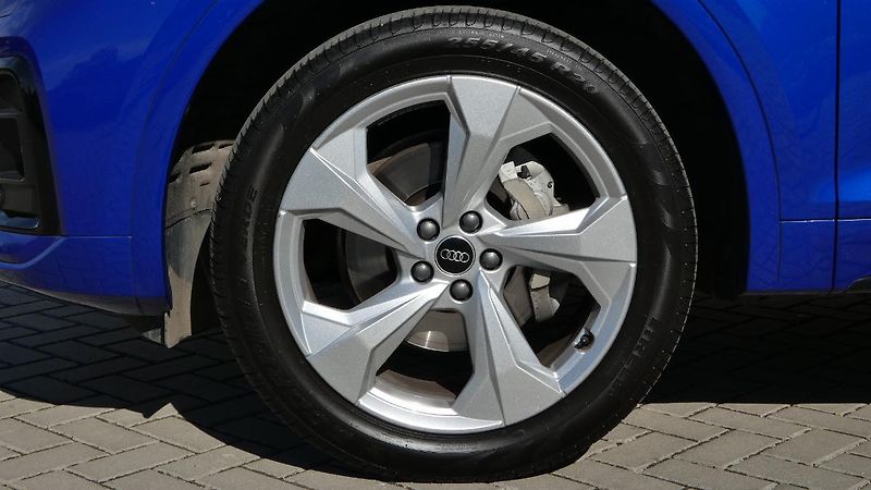 Audi Q5 40 TDI quattro S tronic S Line - fotka 27 z 28
