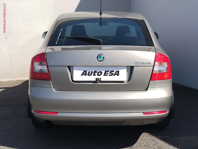 Škoda Octavia (2012) 2.0 TDi, ČR, AC - fotka 5 z 15