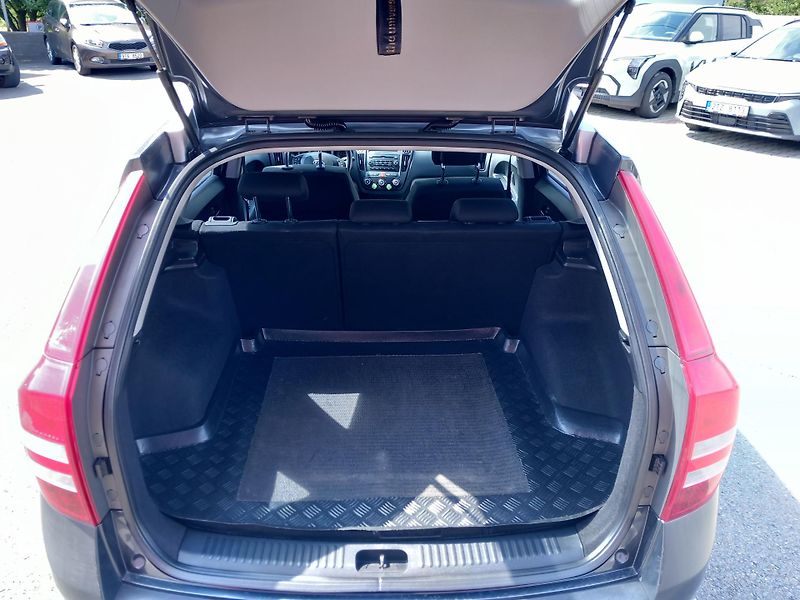 Kia Ceed SW (2009) 1,4 CVVT Active - fotka 6 z 11