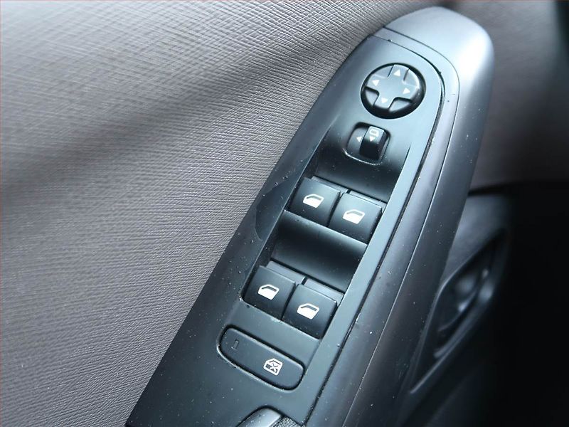 Citroën C4 Picasso (2015) 1.6 HDi, 7 míst, Navi - fotka 18 z 22
