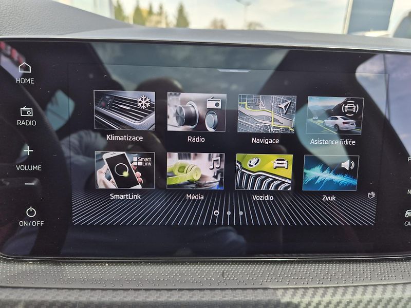 Škoda Scala (2023) 1.5 TSI MONTE CARLO MAN6  - fotka 18 z 35