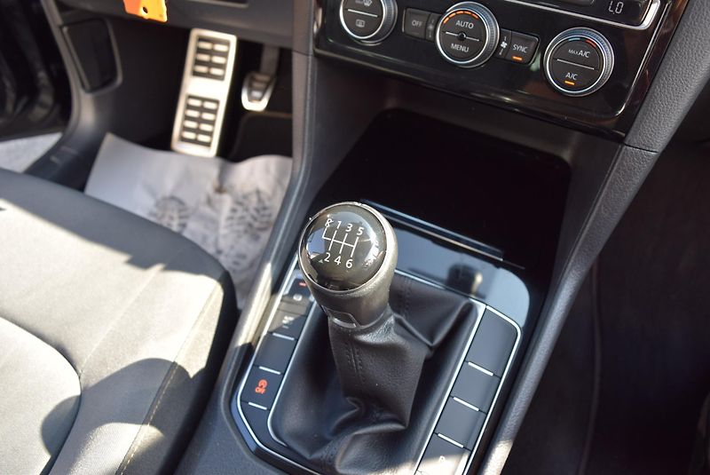 Volkswagen Golf Sportsvan (2016) 1.2TSI 81kw CLBMT ALLSTAR OPS - fotka 33 z 50
