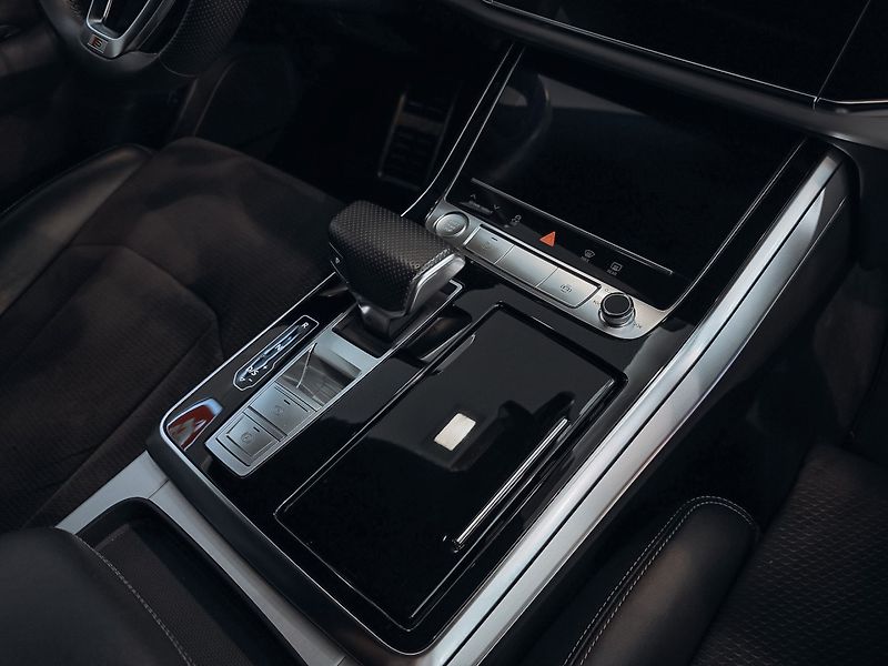 Audi Q8 50TDI S-line Quattro 210 kW - fotka 14 z 27