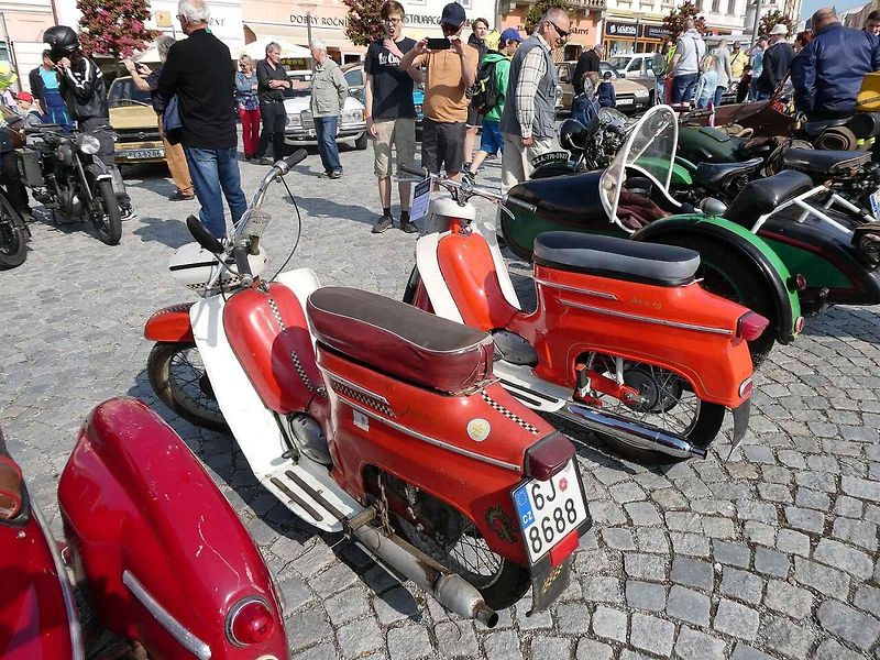 Pincek nebo fichtl, tedy malý motocykl s označením Jawa 50/21 byl mezi mladými v Československu velice oblíbeným. Každý ho chtěl mít a jezdit na něm.