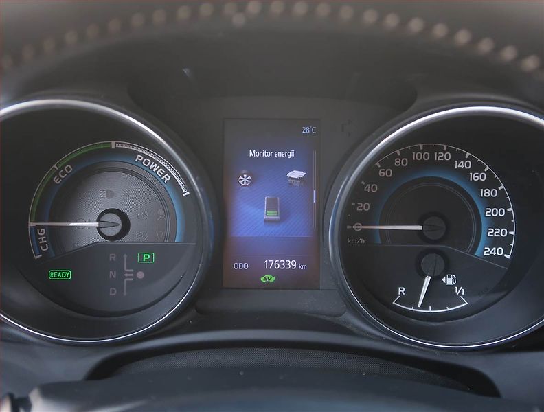 Toyota Auris (2015) Hybrid, Automat, Tempomat - fotka 11 z 21
