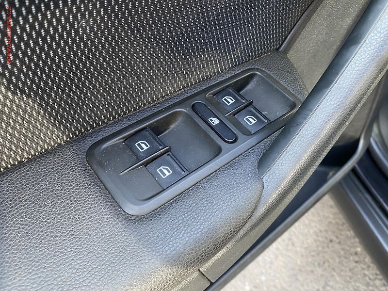 Škoda Yeti (2012) 2.0 TDi, Ambiente, TZ - fotka 13 z 16
