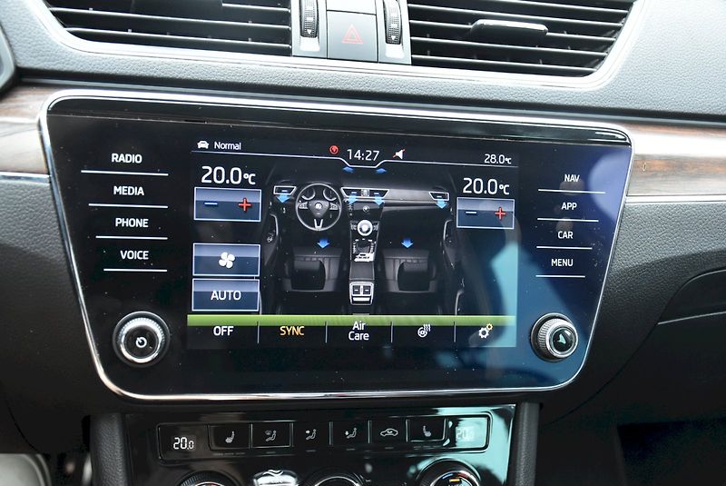 Škoda Superb (2020) Scout 2.0 TDI 140 kW 4x4 DSG - fotka 18 z 32