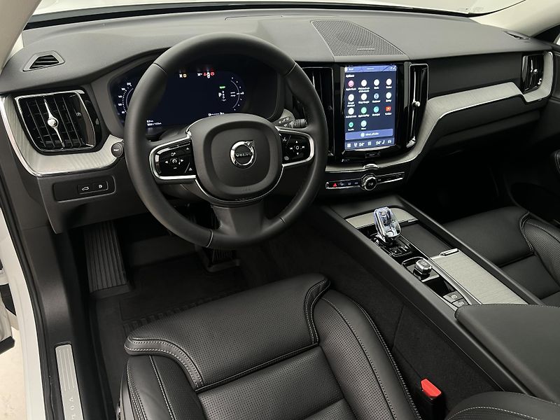 Volvo XC60 T6 AWD DARK PLUS CZ 1. maj. - fotka 4 z 49
