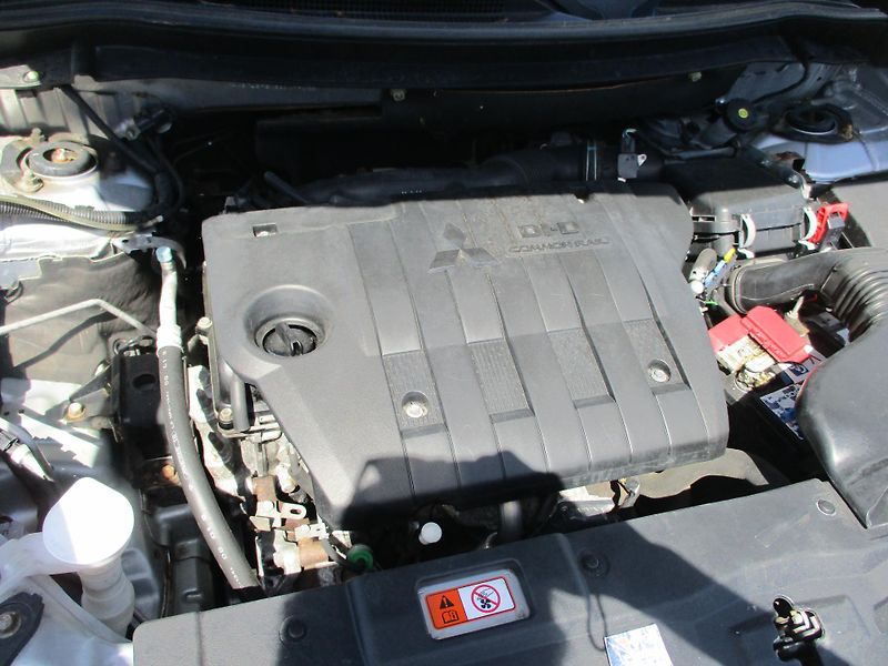Mitsubishi Outlander (2015) 2,2 D 4WD - fotka 12 z 12