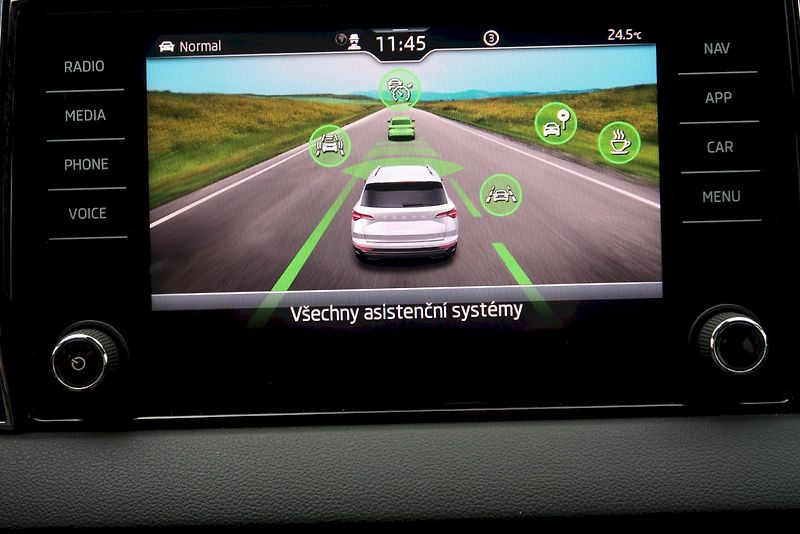 Škoda Karoq (2025) Top Selection 1.5 TSI 110 kW D - fotka 11 z 28