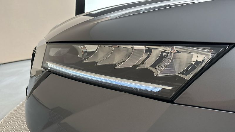 Škoda Octavia 2.0 TDI DSG Style Combi - fotka 18 z 25