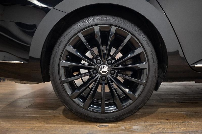 Škoda Superb 2.0 TSI 200 kW L&K - fotka 37 z 40