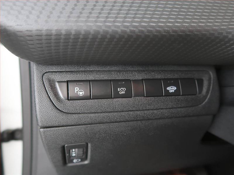 Peugeot 2008 (2016) Allure 1.2 PureTech, Automat - fotka 21 z 23