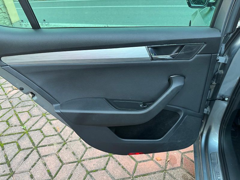 Škoda Superb (2021) 1.4 PHEV 160kW 1.MAJIT. ČR DPH - fotka 23 z 26