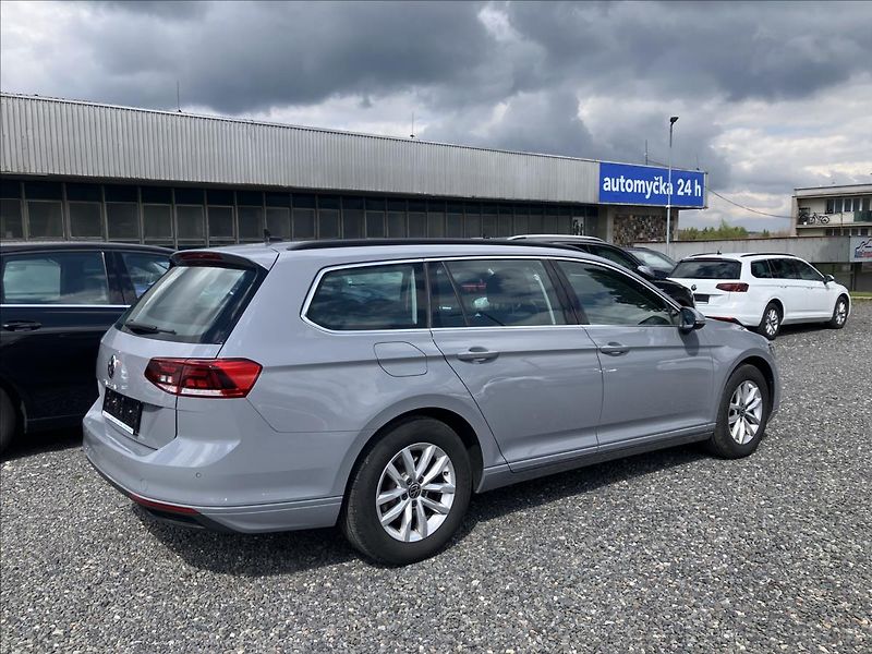 Volkswagen Passat 2,0 PANORAMA,KEYLESS,EL.KUFR - fotka 6 z 29