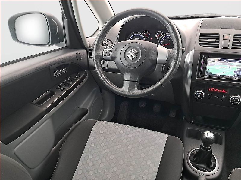Suzuki SX4 (2013) 1.6 VVT, 4X4, ČR,1.maj - fotka 7 z 18