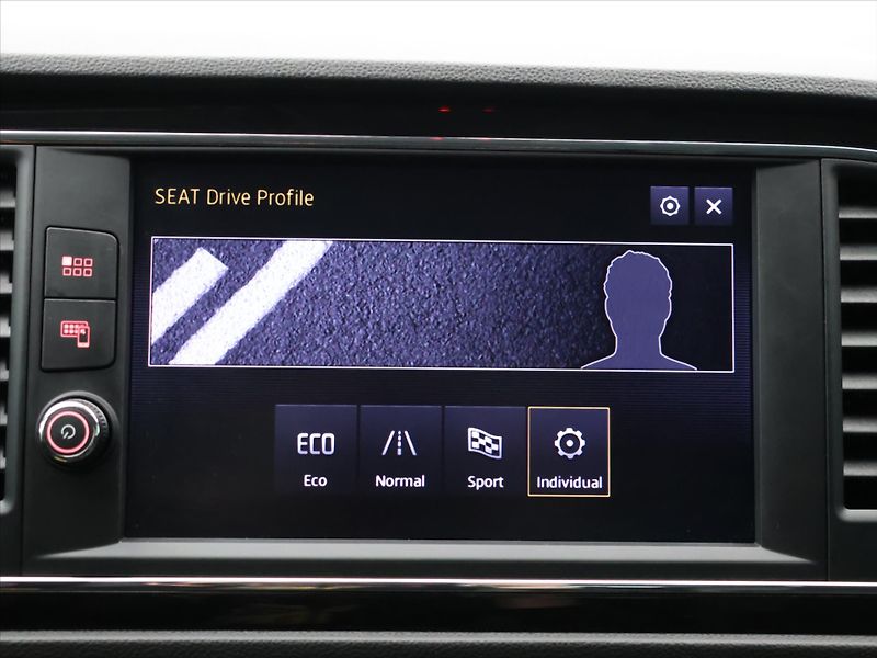 Seat Leon 1,4 TSI FR LED Kůže CZ - fotka 19 z 28