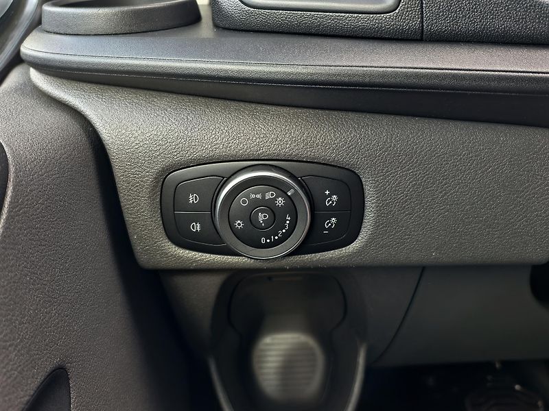 Ford Transit Custom 2.0EcoBlue 96kW A/T ACC ČR DPH - fotka 21 z 23