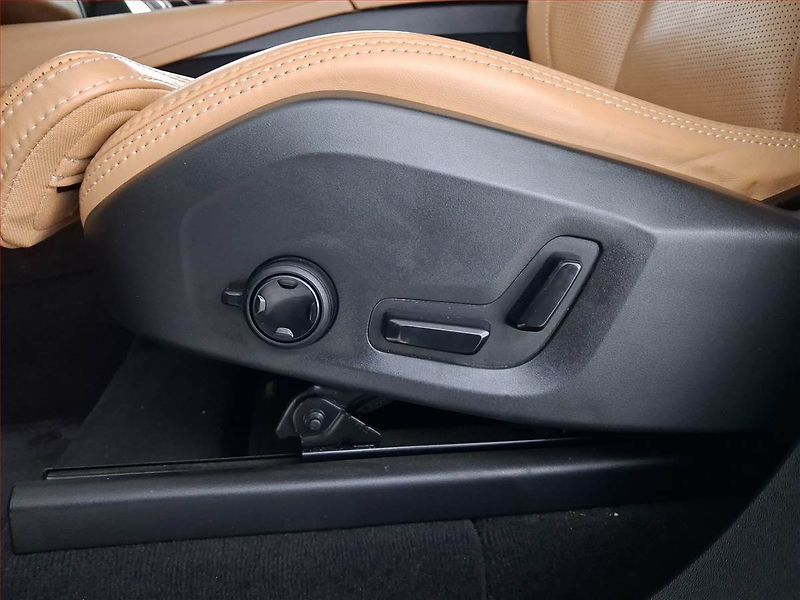 Volvo XC90 (2020) D5 AWD - fotka 23 z 27