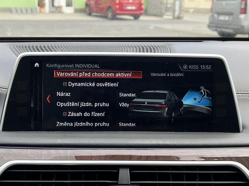 BMW Řada 7 (2017) 750d xDrive Laser Full  - fotka 24 z 39