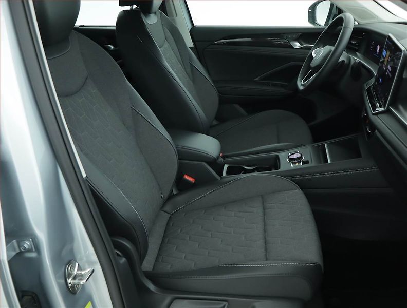 Volkswagen Tayron (2025) 1.5 eTSI - fotka 9 z 21