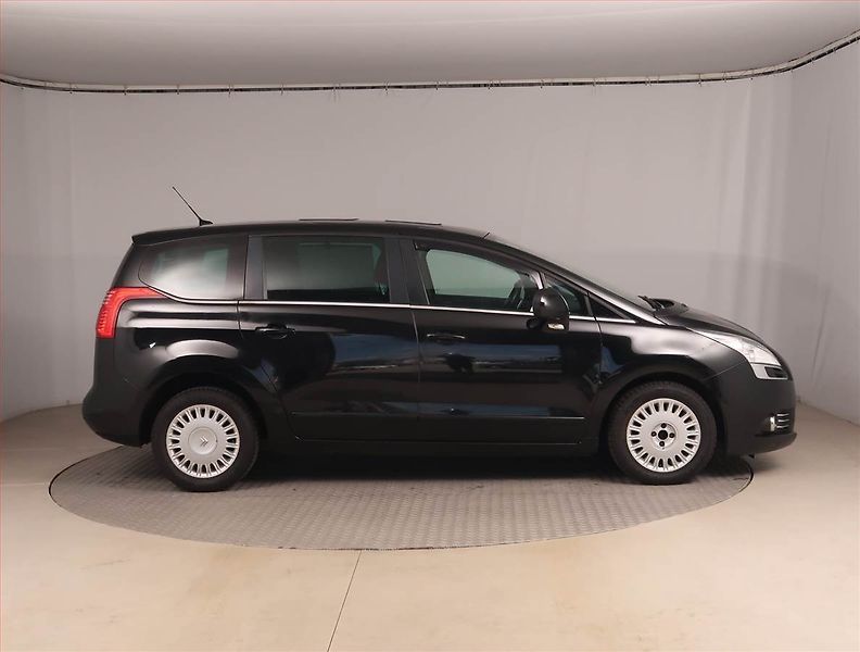 Peugeot 5008 (2014) Active Pack 1.6 HDi, Automat - fotka 6 z 16