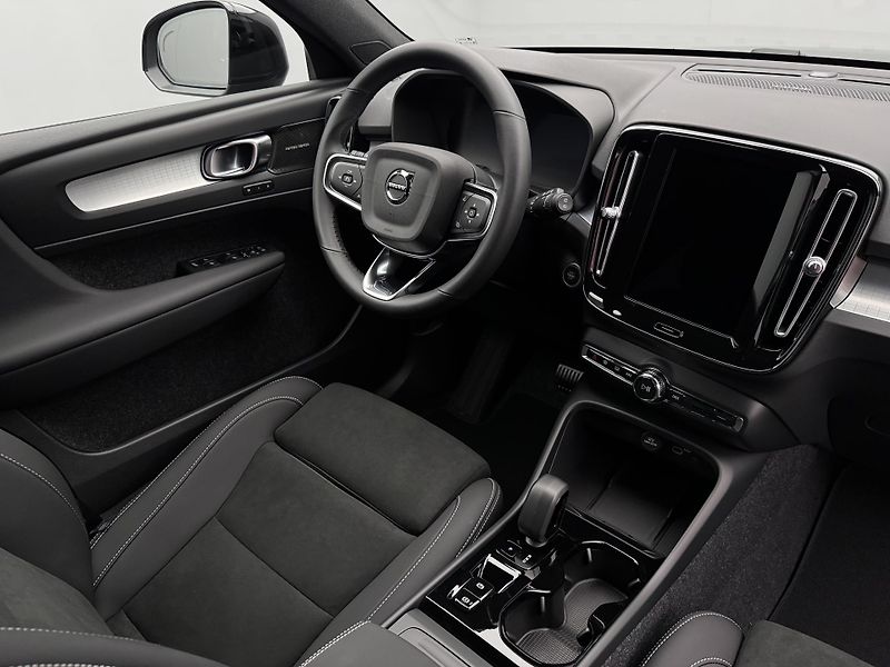 Volvo XC40 (2026) B3 BLACK EDITON  PLUS - fotka 23 z 23