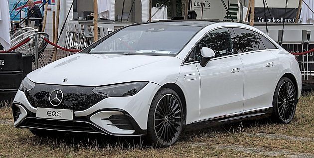 Rychlý pokles hodnoty se netýká jen dostupnějších elektromobilů. Podle analyzovaných dat výrazně odepisují také dražší elektrické modely prémiových značek, například Mercedes EQE., zdroj: Alexander Migl /Wikimedia CC 4.0