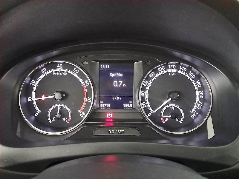 Škoda Rapid (2019) 1.0 TSI, Tempomat - fotka 11 z 17