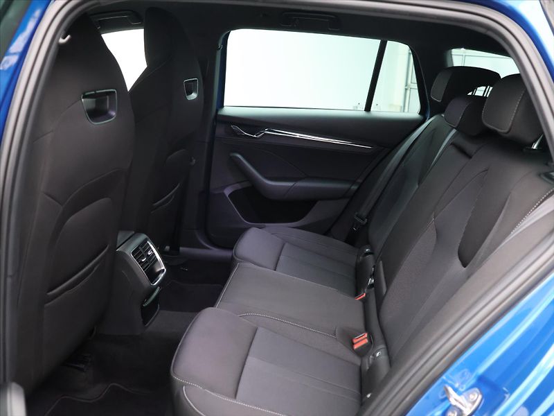 Škoda Octavia 2,0 TDI 110kW DSG Style Sport - fotka 14 z 39