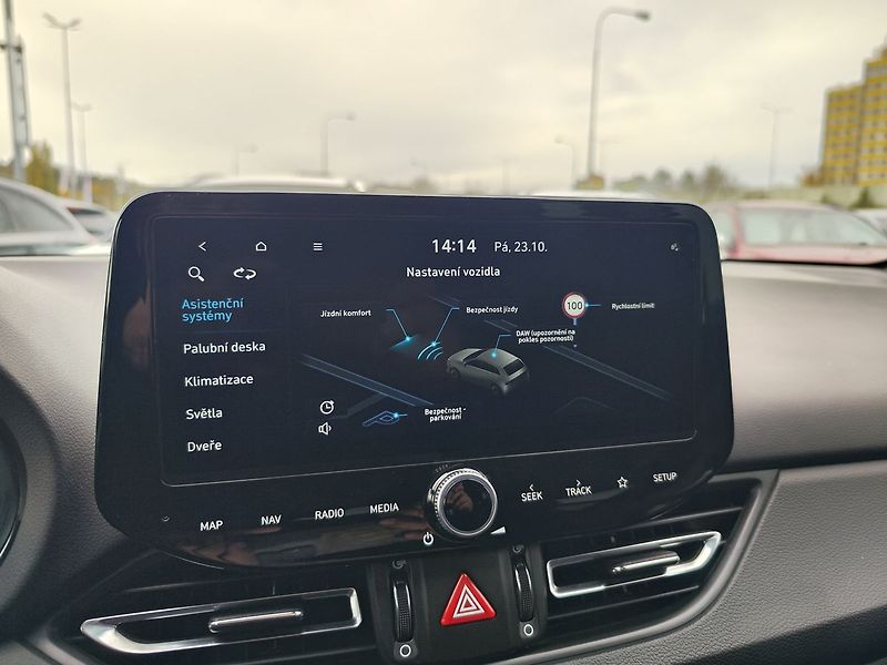 Hyundai i30 1.5 T-GDI/103kW N-Line DCT - fotka 16 z 35